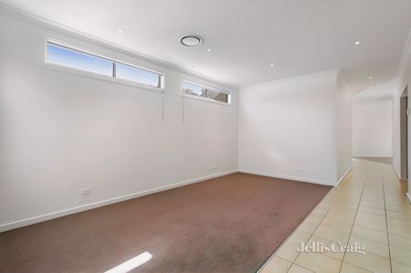 3 Bed, 2 Bath - Photo 4