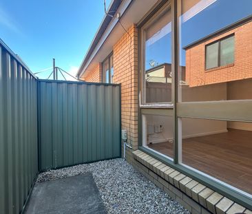 3/2 Howson Street, Brunswick West VIC 3055 - Photo 1
