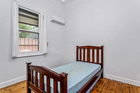 Low maintenance three bedroom close to cbd - Photo 4