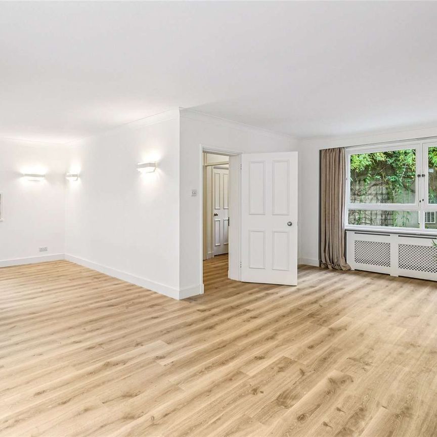 Newly refurbished three bedroom mews house - Photo 1