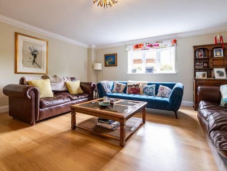 6 bedroom detached house to rent - Photo 2