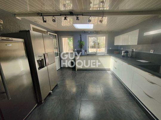 Villa meublée F4/F5 avec studio indépendant au 17 ème dans en secteur calme - Photo 1