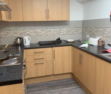 Studio Flat, High Road, IG1 - Photo 2