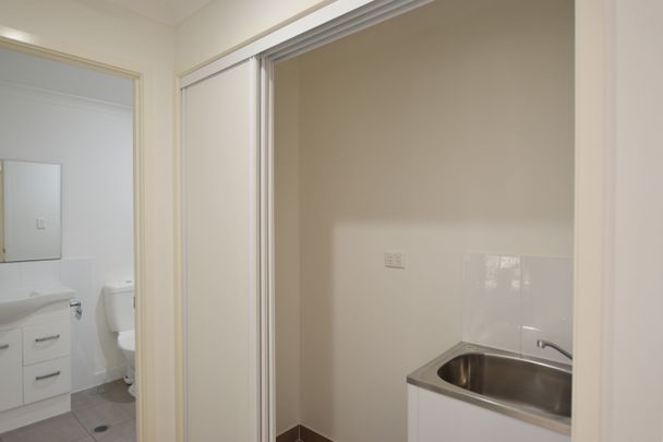 STYLISH TWO-BEDROOM RESIDENCE IN POPULAR ESTATE! - Photo 1