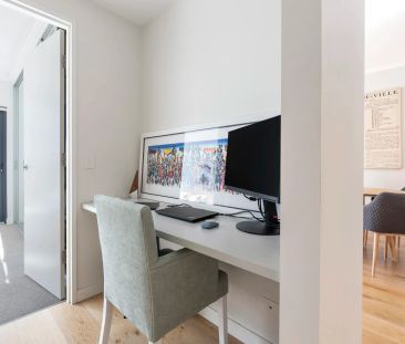 Contemporary north facing one-bedroom apartment in the heart of Sur... - Photo 6