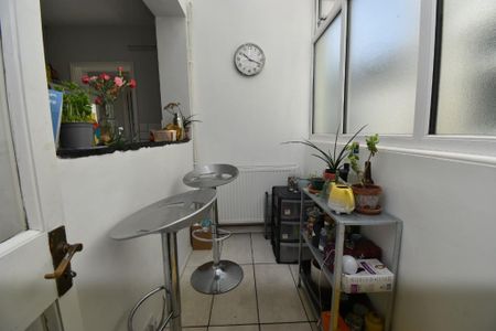 4 bedroom terraced house to rent - Photo 2