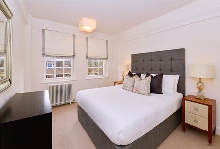 This spacious third floor, two bedrooms apartment is in the heart of Chelsea. The apartment comprises of two bedrooms, and a good-sized reception/dining room with views over the communal gardens to the rear. EPC - C | Council Tax Band - G - Photo 5