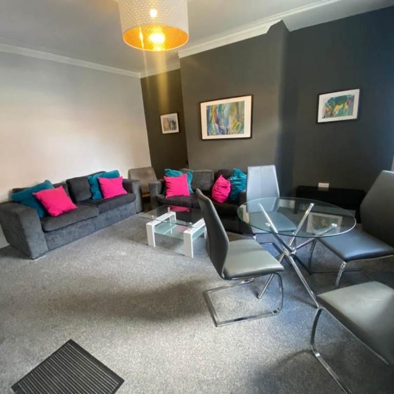 1 bedroom in a house share to rent - Photo 1