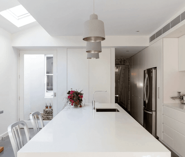 Luxury Victorian terrace with contemporary edge - Photo 6