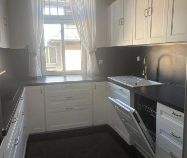 Moderne 5 Zimmer Wohnung im Altbau mit Aussenflächen und Gartennutzung - Photo 1