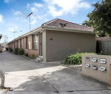 A Charming One-Bedroom Retreat in the Heart of Yarraville - Photo 4