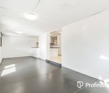 Spacious 3-Bedroom Home Opposite Park - Photo 6
