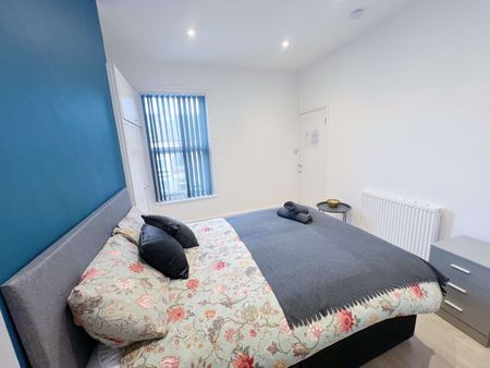 Room in a Shared House, Newcombe Street, L6 - Photo 3