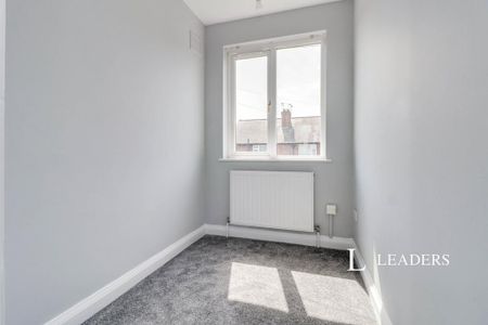 3 bedroom terraced house to rent - Photo 2