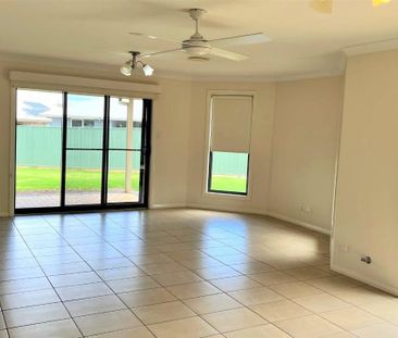 Modern duplex in South Dubbo - Photo 1