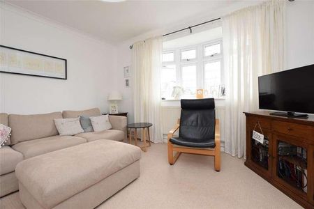 Station Road, Gidea Park, Romford, RM2 - Photo 3