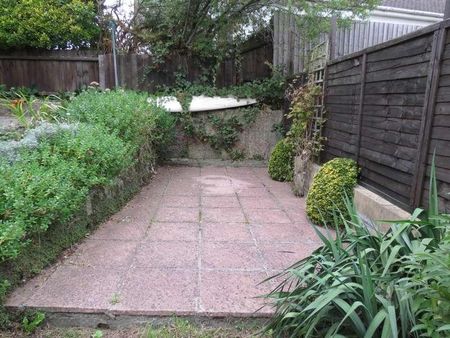 Bedroom Detached House In Winton, BH9 - Photo 4