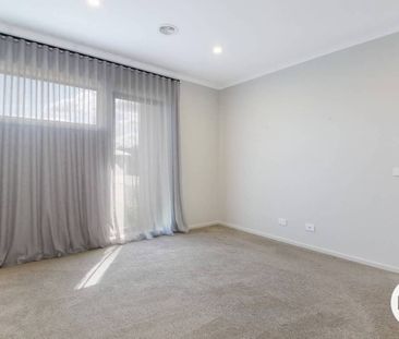 LOVELY FOUR BEDROOM HOME! - Photo 4