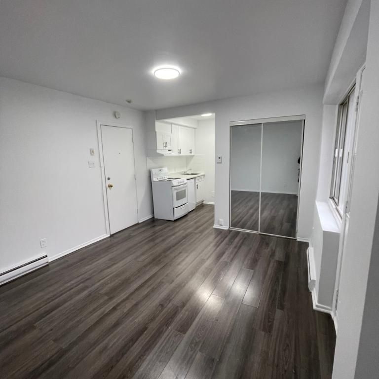 LEASE TRANSFER - STUDIO - 5 MINS FROM JEAN TALON METRO - ALL UTILITIES INCLUDED - $1025/M - Photo 1