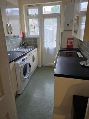 Room in a Shared House, Fieldend Road, SW16 - Photo 1