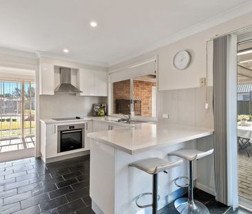 FANTASTIC FAMILY HOME WITH SWIMMING POOL! - Photo 1