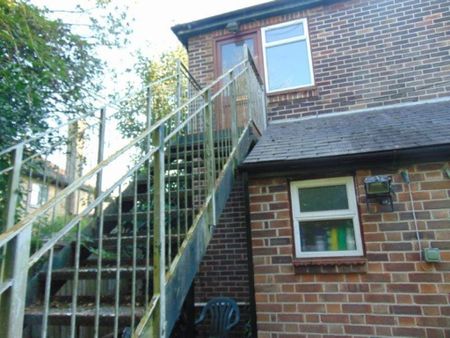 2 bedroom flat to rent - Photo 5