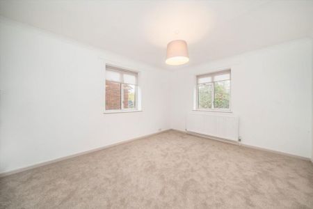 3 bedroom maisonette to rent - Photo 2