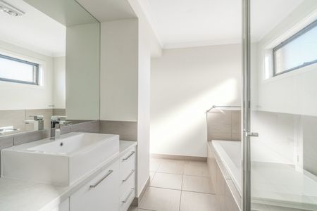 Townhouse in prime location! - Photo 2