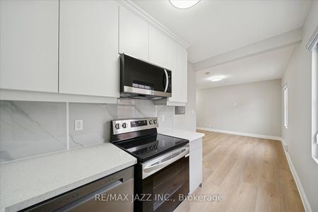 251 Simcoe Street S #203 - Photo 3