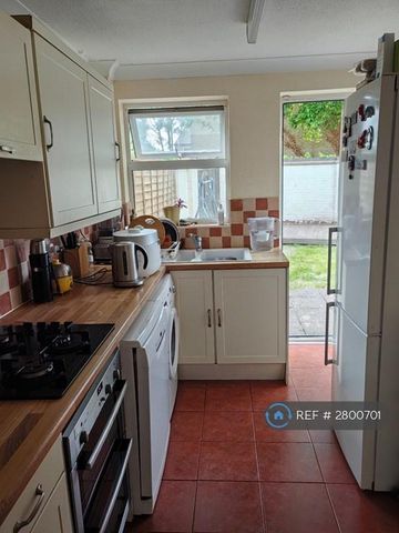 2 bedroom end of terrace house to rent - Photo 4