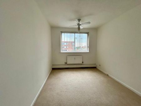 3 bedroom flat to rent - Photo 3