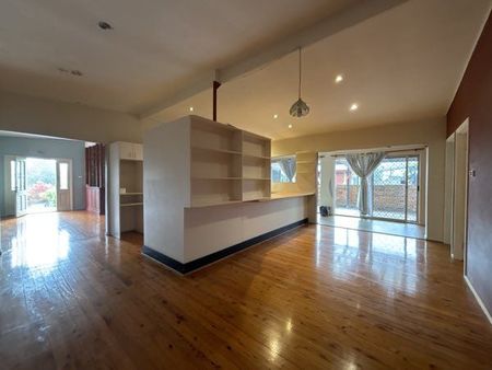 Four Bedroom House in Carlingford - Photo 5