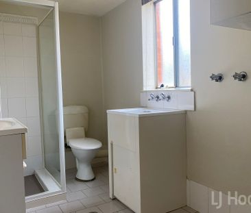 Neat One Bedroom Unit With Lock-up Garage - Photo 4