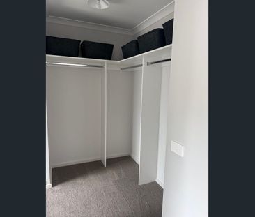 Modern 3-Bedroom Townhouse with Space, Style & Convenience - Photo 4