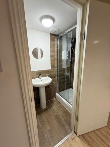 7 Bed Maisonette, Kitchener Road, E17 - Photo 3