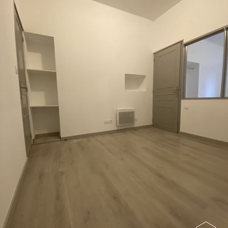 Location Appartement 2 pièces 45m² NIMES 30000 - Photo 4