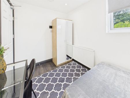 1 bedroom in a house share to rent - Photo 5