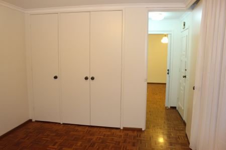 Spacious Two-Bedroom Villa unit in quiet block - Photo 2