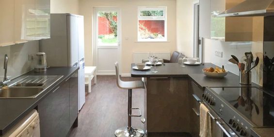 Downs Park Room 5 - Photo 3