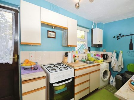 End of terrace house to rent on - Photo 3