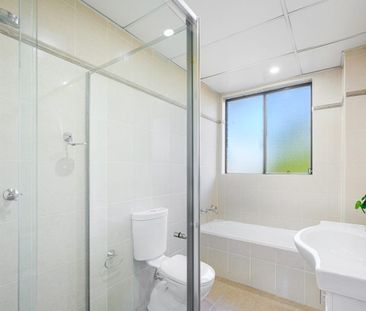 Convenient & Quietly Setback 3-Bedroom Townhouse - Photo 3