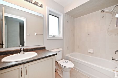 For Lease - 110 Southdown Avenue, Vaughan, Ontario - Photo 4