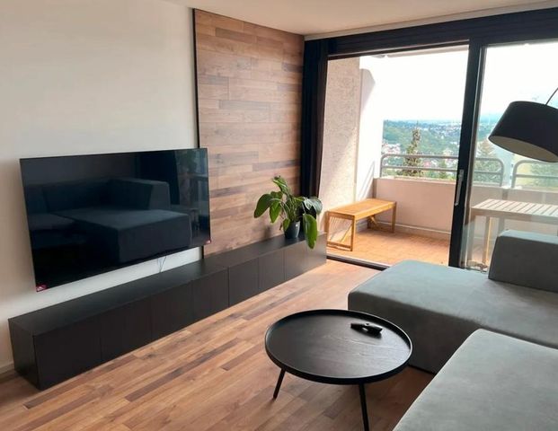 Stilvolle möblierte helle Wohnung mit Loft-Charakter und Aussicht - Photo 1