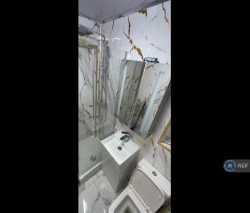 Studio to rent - Photo 6