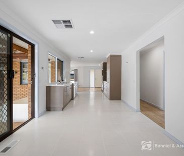COMFORT, SPACE & CONVENIENCE IN WEST WODONGA - Photo 5