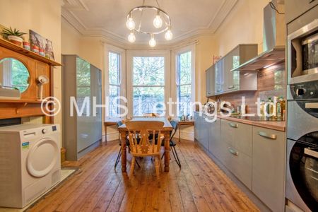 8 Bedroom Mid Terraced House for rent in Regent Park Terrace - Photo 4