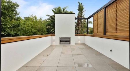 Modern 4-Bedroom Townhouse in Prime Grammar Zone Location - Photo 5