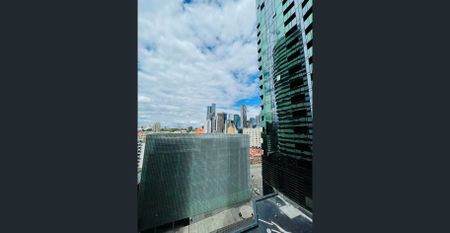 Furnished 1-Bedroom Apartment – Swanston Central, Carlton - Photo 2