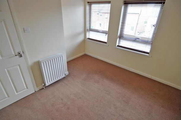 3 bedroom end of terrace house to rent - Photo 1