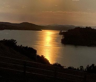 Water front stunning 4 bedroom home - Photo 5